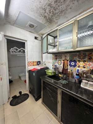 băn nhà giáp nhị diện tích 45m2. giá 7 tỷ, nhà 5 tầng, có sổ, đầy đủ công năng, gần chợ