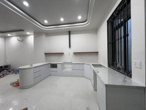 cho thuê nhà phố mới 100% lakeview city dt 5x20m giá 30 triệu bao vat, hoàn thiện cơ bản 4pn 5wc
