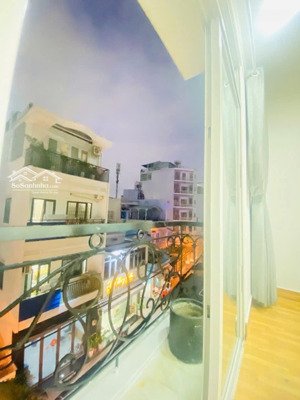 trống sẵn căn studio bancol rộng hơn 30m2 nằm ngay trung tâm quân 10