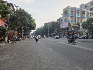 bán căn nhà 4 tầng đẹp kinh doanh đắc địa mặt nguyễn trãi, ninh xá, tp bn.
dt 115m2.
mt 4,6m.