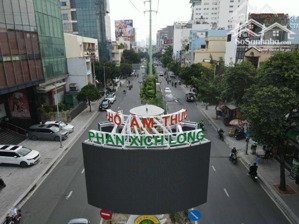 bán nhà mặt tiền đường hoa khu phan xích long (dt: 4x16m) hđt: 60tr/tháng. giá bán 18 tỷ tl