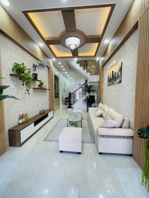 nhà mặt tiền bến bình đông q8 - vị trí đẹp kinh doanh tốt view sông thoáng mát kế bên trường học