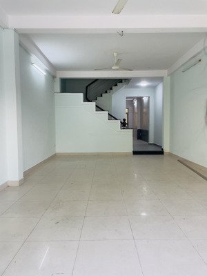 nhà 3 lầu sân thượng dt: 5x24m, đường số trần trọng cung