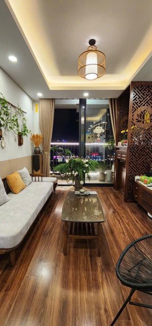 bán căn hộ 95m 3 ngủ view hồ điều hoà n01t1