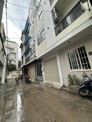 chủ giảm mạnh 1 tỷ- giá chào mới 8.9 tỷ. xe hơi đỗ cửa - nhà mới ở liền - tặng nội thất cơ bản.