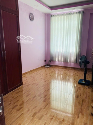 nhà mới đường 8m, ngang nở hậu 6.5m, dt 127m2, 2 tầng, xe hơi trong nhà, giá 5.5 tỷ