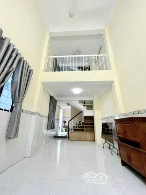 nhà lô góc phú nhuận, 2 mặt hẻm, 3 tầng chỉ 4,5 tỷ