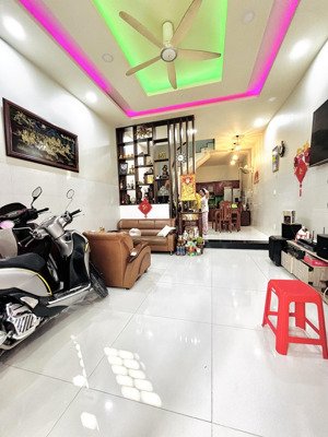 nhà đẹp 3 tầng dt gần 100m2, ngang lớn gần 6m, hxh ngay kinh dương vương, bx miền tây mà chỉ 7,69đ