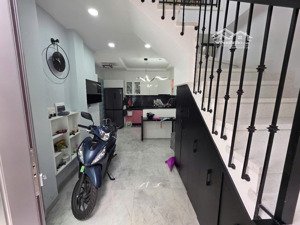 hẻm xe hơi nguyễn thiện thuật. ( 3.2m x 9m, nở hậu ). 5 tầng btct. giá 7.5 tỷ tl