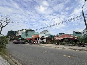 bán đất biệt thự 300m2 đường 7m5 tôn thất dương kỵ,hòa xuân,cẩm lệ gần cầu hòa xuân lh: 0931.915.16