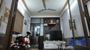 hẻm xe hơi cmt8. (3.3m x 16m, nở hậu 4m). 3 tầng đúc btct. giá 9 tỷ tl