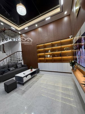 nhỉnh 7 tỷ s : 34m siêu phẩm đống đa ngõ ba gác sát hoàn kiếm, ba đình
nhà 4 tầng, 2 thoán