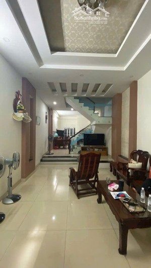 hxh thông quang trung, p11, gò vấp. 85m2 (4,3x20m). 4 tầng. chỉ 9tỷ6.
đối diện chợ hạnh thông tây.