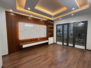 bán nhà nguyễn chính - tân mai - oto dừng đỗ - dt 40m2 - full nội thất - ở ngay. giá bán 9.45 tỷ