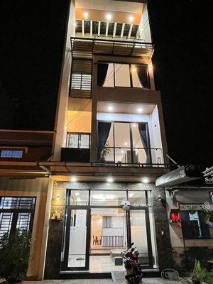 cho thuê nhà 4 tầng mới đường: vũ quỳnh - 4pn - 5wc- sát biển - đủ nội thất