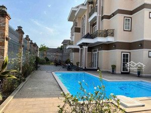 biệt thự sân vườn hồ bơi ngay trung tâm q9 - góc 2 mặt tiền đường lớn - 510m2 ngang 35m - 26 tỷ tl