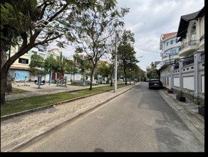 * bán chdv 20 phòng quận 7,đường số 12m, 6 tầng thang máy,dt:6 x 18, thu nhập 110tr/th, giá: 27 tỷ