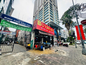 cần bán gấp nhà góc 2 mt trần hưng đạo , lê hồng phong cách chợ bến thành 5 phút di chuyển