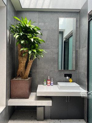 bán khách sạn đường ,khu green square dĩ an , 5m*20m, 100m2 , 6 tầng ,18 phòng ,.