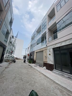 hẻm xe hơi tận nhà-nhỉnh 4tỷ-50m2-btct ngang lớn 6m