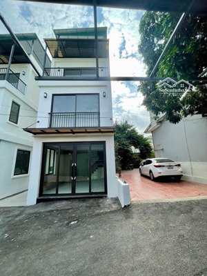 cần bán nhà xuân khôi long biên xây mới diện tích 38m2,có gara để oto chỉ hơn 6 tỷ sổ đỏ sẵn sàng