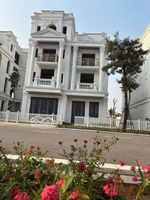 bán nhanh bt long biên golf villas hướng tb-đn,338m2,có hầm,căn thô,xd 768m2,view vườn hoa,126tỷ