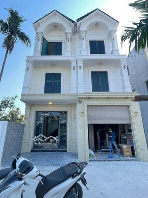 nhà 3 tầng thiết kế tân cổ điển bắc sơn, an dương, hải phòng
diện tích: 56m xây 3 tầng, độ