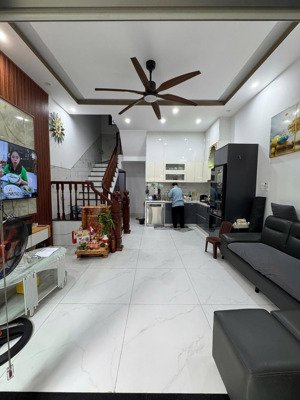 cần bán nhà 2mt ngô thì sĩ - chính chủ chưa qua đầu tư - giá siêu tốt