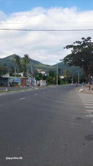 góc 2 mặt tiền phạm văn đồng, ngang 7.4m, giá bán 145 tr/m2 tại vĩnh hòa, nha trang.dt 108 m