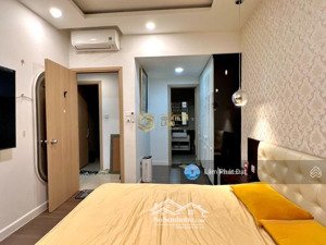 2 phòng ngủ 2 nhà vệ sinh ban công ngắn view đông nam trống sẵn giá thuê 16 triệu/ tháng