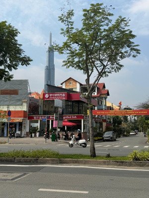 siêu vị trí! góc 2 mt đường trần não quận 2, (10,5 x 30m) 221m2, hđt 250 triệu/tháng, 110 tỷ