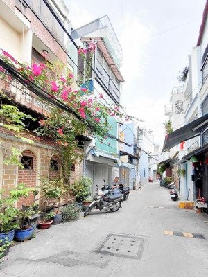 chủ giảm giá bán gấp nhà hẻm xe hơi lạc long quân - 60m2 - chỉ còn nhỉnh 7 tỷ