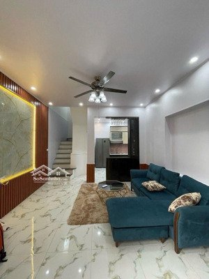 hai bà trưng ngõ ba gác tránh nông gần phố - trước nhà có sân riêng - nhà dân xây chắc chắn - quy