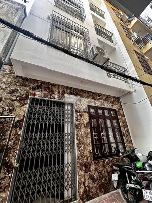 chính chủ tôi bán nhà lô góc dt sử dụng 35m 5 tầng hoàng mai , có sân để xe riêng