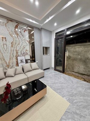 bán nhà trung tâm ba đình -7 tầng thang máy cao vút mới kính koong- ngay ngã 3 sơn tây& trần phú