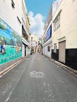 huỳnh văn bánh- phú nhuận- 3 lầu- 28m2- hẽm thông và rộng rãi