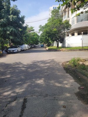 khu ven sông, hbc, 100m(6*16,5), 3 tầng, đẹp lung linh, giá chỉ 11,7 tỷ, thương lượng chính chủ!