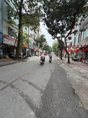 bán đất ngõ 24 ngọc lâm - 150m2 -mặt tiền 7m -ngõ thông bàn cờ - phù hợp xây cc mini làm văn phòng