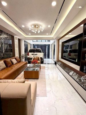 bán nhà 6 tầng,hẻm 10 m xe tải thông,cách mạng tháng 8,p5 tân bình.diện tích 60 m2