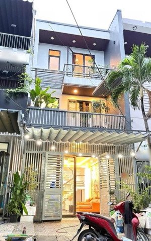 bán gấp nhà mặt tiền ngay lê thanh nghị , hải châu , đường 5,5 oto tránh - 70m2 - 3 tầng