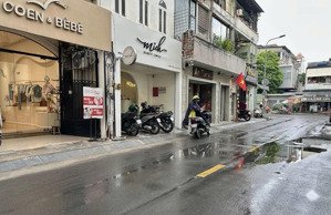 hàng kín chính chủ bán. mt lê văn sỹ. 8 x 27m. cn 145m2. 3 tầng. hđt: 125tr. giá 45 về 39 tỷ