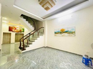 bán nhà tô vĩnh diện 62m, 4 tầng mt 6m, ô tô vào nhà, cách phố 30m giá chào 20 tỷ