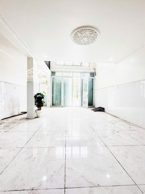 nhà 4 tầng mặt tiền tô ký, 56m2 ngang hơn 5m, 3pn, 4wc, dòng tiền 15 triêu/tháng, giáp gò vấp