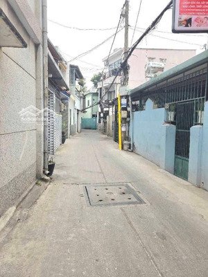 hẻm thông, cách vài bước ra mặt tiền gần nguyễn thái sơn.
diện tích 44m 4m x11m chỉ : 6,6 tỷ