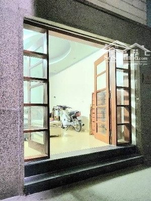 nhà 5 tầng ngõ nông thông gần phố phường văn miếu quốc tử giám