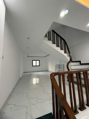 siêu phẩm nhà 5tầng cạnh ga ngọc hồi thanh trì 4pn,dân xây độc lập