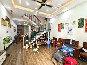 bán nhà 3 tầng đẹp - phong bắc- 100m2 - ngang 5 - sát thăng long - đầy đủ công năng - cẩm lệ