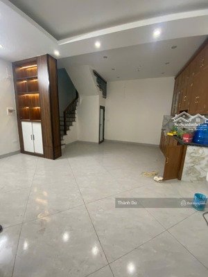 cho thuê nguyên căn nhà 5 tầng - mặt ngõ 377 bát khối long biên - ngõ thông ô tô ,ở và kinh doan