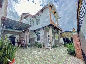 nhà phú hoà 10x18m 3pn full nội thất sân 2 oto. chỉ 11tr /tháng