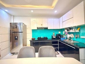 nhà ngay lê văn quới 4x17m 5 tầng xe tải thông hoàn công đủ chỉ hơn 6 tỷ